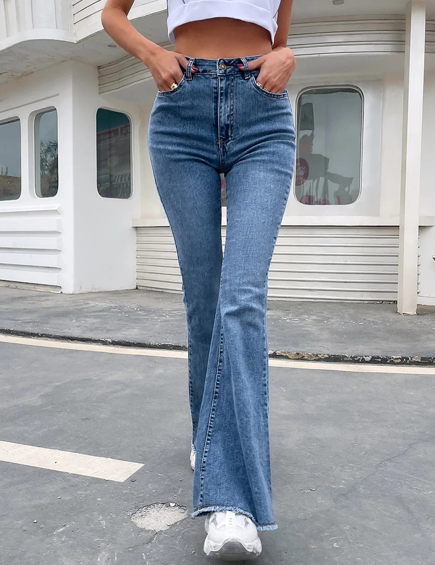 High-Waist Raw Hem Flared Slim Jeans – Perfect Fit for Women