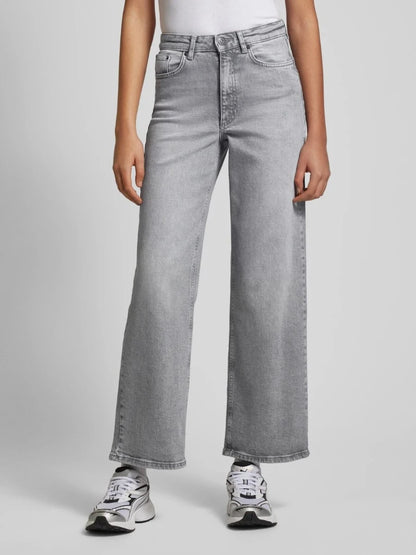 Straight Leg High-Rise Ankle Jeans for a Modern Look